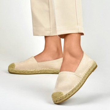 Klasyczne beżowe espadryle damskie