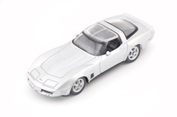 Chevrolet Corvette 1982 года, «Welly», литая игрушечная модель, масштаб 1:60
