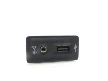 HNÍZDO VSTUP PORT AUX AUX-IN USB VW GOLF VII SKODA OCTAVIA III 5G0035222
