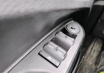 Ford B-MAX 1.5 TDCi 95KM 2016 Ford B-MAX 112016r 1.5TDCI. Panorama. Uszkodzony tyl. Jezdzi. 1.5 Diesel, zdjęcie 10
