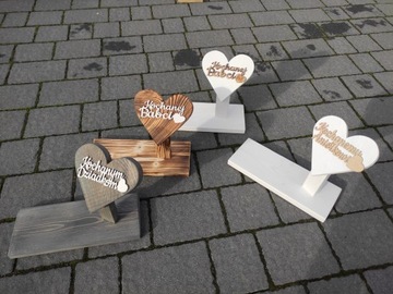 ДЕРЕВЯННОЕ СЕРДЦЕ, НАДПИСЬ, ДЕТСКАЯ МОГИЛА, головной убор отца, украшение надгробия