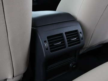 Jaguar XE Sedan 2.0 i4 180KM 2015 Jaguar XE 20d Pure Automat Klimatronik Nawigacja, zdjęcie 39