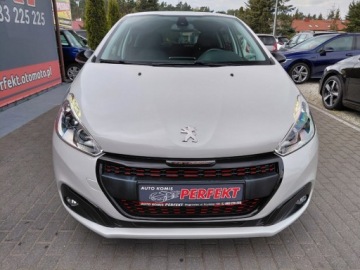 Peugeot 208 I Hatchback 5d Facelifting 1.2 PureTech 110KM 2016 Peugeot 208 GT Line Kamera Klimatronik PDC Sensor Alu 1.2 Benzyna 110KM, zdjęcie 1