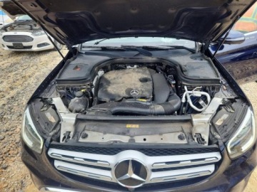 Mercedes GLC C253 2021 Mercedes-Benz GLC 300 4matic 2021 2.0 Benzyna 255KM, zdjęcie 6
