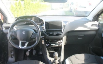 Peugeot 208 I Hatchback 3d 1.6 VTI 120KM 2014 Peugeot 208 1.6 Benzyna 120KM, zdjęcie 10