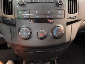 Hyundai i30 I Hatchback 1.4 109KM 2010 Hyundai i30 I 1.4 benzyna, zdjęcie 9