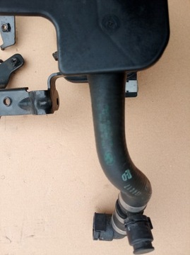 BMW G11 G30 G15 G16 NÁDRŽ VYROVNÁVACÍ 8610658 N63B44C N63