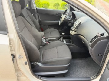 Hyundai i30 I CW Facelifting 1.4 DOHC 109KM 2011 Hyundai i30 1.4109KMKlima-auto 5d HB 128tys.km 1.4 Benzyna, zdjęcie 18