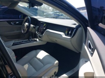 Volvo S60 III 2024 Volvo S60 B5 PLUS DARK THEME 2024, od ubezpieczalni 2.0 Benzyna 247KM, zdjęcie 6