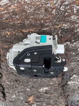 AUDI A1 ZÁMEK DVEŘE LEVÝ PŘEDNÍ 8X1837015C 6PIN