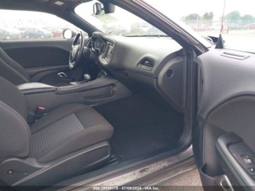 Dodge Challenger III 2021 Dodge Challenger 2021 Dodge Challenger SXT RWD 3.6 Benzyna 303KM, zdjęcie 4