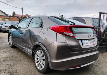 Honda Civic IX Hatchback 5d 1.8 i-VTEC 142KM 2013 Honda Civic 2013r, SALON POLSKA. 1.8 Benzyna. Lekko uszkodzony lewy bok. J, zdjęcie 2