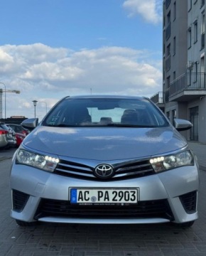 Toyota Corolla XI Sedan 1.33 Dual VVT-i 99KM 2014 Toyota Corolla BenzynaPrzebiegBEZWYPADKOWY Klima ZADBANY Oplacony Zamiana, zdjęcie 3
