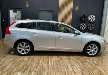 Volvo V60 I Kombi Facelifting 2.0 D4 DRIVE-E 190KM 2016 Volvo V60 D4 190KM SKORY BEZWYPADKOWY automat gwarancja nowe opony, zdjęcie 34