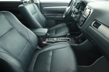 Mitsubishi Outlander III SUV Facelifting 2.2 DOHC DI-D 150KM 2014 Mitsubishi Outlander 2.2 DI-D, Salon Polska, 4X4, zdjęcie 6
