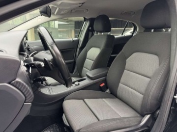Mercedes GLA I Off-Roader Facelifting 1.6 180 122KM 2019 Mercedes-Benz GLA 180 7G-DCT CarPlayAndroidAuto Kamera cofania Asystent, zdjęcie 2