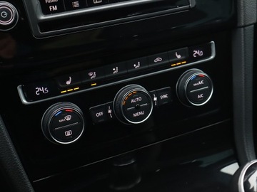 Volkswagen Golf VII Hatchback 3d 1.4 TSI BlueMotion Technology 125KM 2016 VW Golf 1.4 TSI, Salon Polska, Xenon, Bi-Xenon, zdjęcie 14