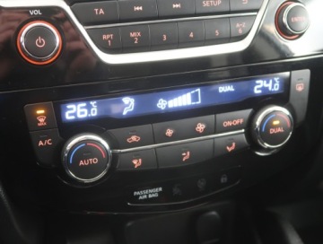 Nissan Qashqai II Crossover 1.2 DIG-T 115KM 2014 Nissan Qashqai 1.2 DIG-T, Salon Polska, zdjęcie 11