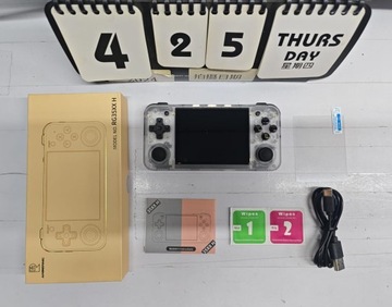 ПОРТАТИВНАЯ ИГРОВАЯ КОНСОЛЬ RG35XX С ЭКРАНОМ 3,5 ДЮЙМА, 64 ГБ, 5515 КЛАССИЧЕСКИХ ИГР