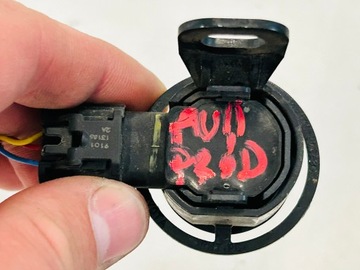 AURIS II SENZOR PARKOVÁNÍ PDC W MŘÍŽKA STŘEDNÍ  PŘEDNÍ Z KOŠÍK RÁMEČEK