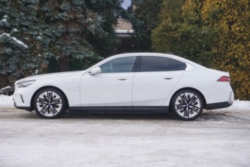 BMW Seria 5 G90-91 2023 BMW Seria 5 1rej. 2024 sDrive PHEV 2.0 Hybryda 190KM, zdjęcie 3