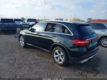 Mercedes GLC C253 2018 Mercedes-Benz GLC 2018 r., 2,0L 300 4MATIC 2.0 Benzyna 241KM, zdjęcie 3