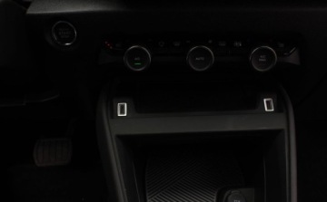 Citroen 2022 Citroen C4 Shine EAT8 2022 FV23 1.2 Benzyna 130KM, zdjęcie 23