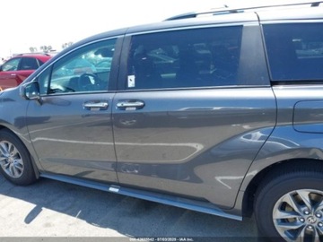 Toyota Sienna III 2025 Toyota Sienna XLE 2025 2.5l 2.5 Hybryda 245KM, zdjęcie 2