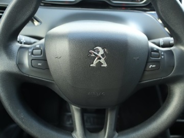 Peugeot 208 I Hatchback 5d Facelifting 1.2 PureTech 82KM 2017 Peugeot 208 1.2 PureTech, Salon Polska, zdjęcie 12