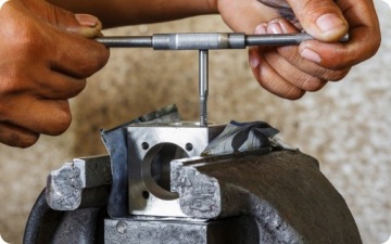 СХЛАЖДАЮЩАЯ ЖИДКОСТЬ ДЛЯ РЕЗЬБЫ ДЛЯ СВЕРЛЕНИЯ РЕЗЬБЫ 400мл