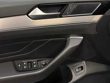 Volkswagen Passat B8 Limousine Facelifting 2.0 TSI 280KM 2021 Volkswagen Passat Volkswagen Passat 2.0 TSI 280 KM, zdjęcie 17