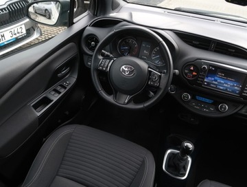 Toyota Yaris III Hatchback 5d Facelifting 2017 1.5 Dual VVT-iE 111KM 2019 Toyota Yaris 1.5 Dual VVT-i, Salon Polska, Klima, zdjęcie 6