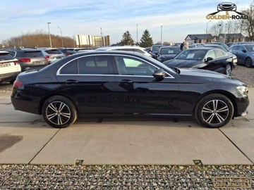 Mercedes Klasa E W213 Limuzyna Facelifting 2.0 E220d 194KM 2021 Mercedes-Benz Klasa E E220 d 194KM panorama navi digital lift alu skora gr, zdjęcie 4