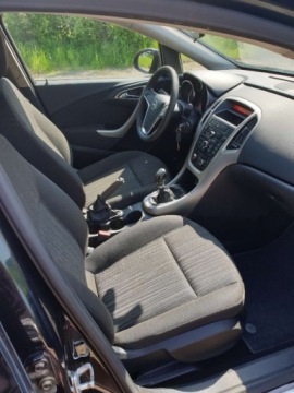 Opel Astra J Hatchback 5d 1.4 Twinport ECOTEC 100KM 2010 Opel Astra Opel Astra 2010 1.4 benzyna 1.4 Benzyna 101KM, zdjęcie 10