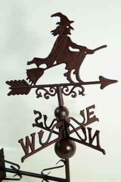 ВЕТРОВОЙ ФАНС С ВЕДЬМОЙ РЕТРО ВЕДЬМА НА ДЫМОХОДЕ КРЫШИ