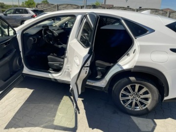 Lexus NX I SUV Facelifting 300h 197KM 2018 Lexus NX 300H Hybryda Automat 197KM, zdjęcie 3