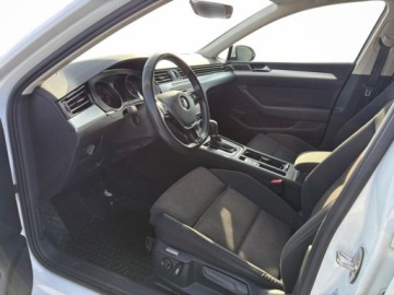 Volkswagen Passat B8 Limousine 1.8 TSI BlueMotion Technology 180KM 2017 Volkswagen Passat Passat B8 1.8 TSI 180 KM DSG R-Line ACC 210KM Salon Pols, zdjęcie 4