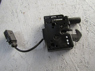VW Polo zamek maski 850823509B
