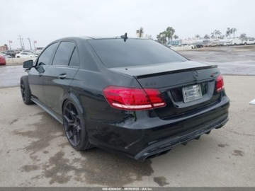 Mercedes Klasa E W212 2015 Mercedes-Benz Klasa E 63 AMG S 4Matic 2015 5.5l 5.5 Benzyna 577KM, zdjęcie 3