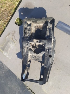 Can am outlander renegade plastik pod fotel