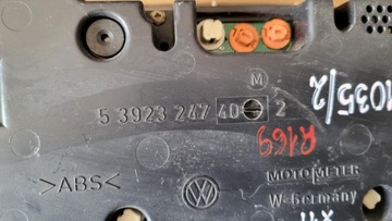 8241/4 PŘÍSTROJOVÁ DESKA VW GOLF III VENTO 1.6 1.8 JEDNOTKA PALUBOVNÍ