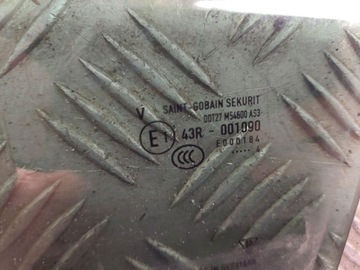 PORSCHE CAYENNE (92A) 2014 ZADNÍ STRANA LEVÝ SKLO (OKNO) DVEŘE ZADNÍCH