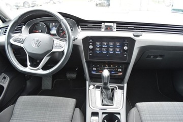 Volkswagen Passat B8 Variant Facelifting 2.0 TDI SCR 200KM 2022 Volkswagen Passat 2.0 TDi 200KM DSG7 Business SalonPL ASO NaviKameraTravel, zdjęcie 9