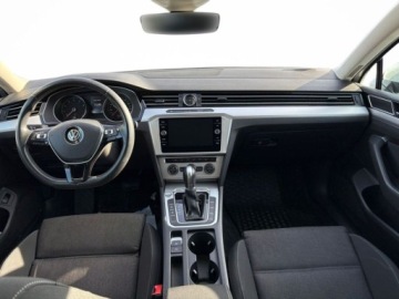 Volkswagen Passat B8 Limousine 1.8 TSI BlueMotion Technology 180KM 2017 Volkswagen Passat Passat B8 1.8 TSI 180 KM DSG R-Line ACC 210KM Salon Pols, zdjęcie 6