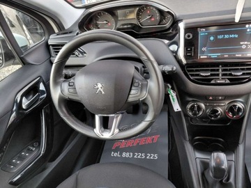 Peugeot 208 I Hatchback 5d Facelifting 1.2 PureTech 82KM 2019 Peugeot 208 Klimatyzacja Kamera Komputer Tempomat 1.2 Benzyna 82KM, zdjęcie 19