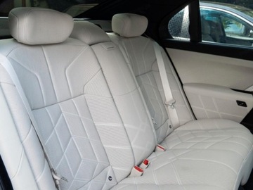 BMW Seria 7 G70 Sedan 3.0 40d 299KM 2025 BMW Seria 7 740d xDrive Sport Sedan 3.0 (299KM) 2025, zdjęcie 15