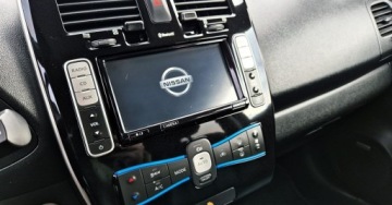 Nissan Leaf I Hatchback 5d Facelifting Elektryczny 109KM 2016 Nissan Leaf ELEKTRYCZNY KAMERA grzana kierownica NAJBOGATSZA WERSJA su, zdjęcie 37