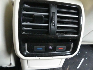 KONZOLA PANEL VENTILACE VW PASSAT B8