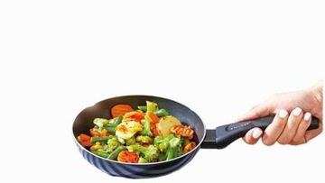 Patelnia tradycyjna Smukee 22 cm non-stick (nieprzywierająca)