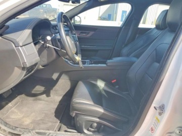 Jaguar XF II Sedan 3.0 V6 380KM 2017 Jaguar XF R-Sport 2017 3.0 Benzyna 380KM, zdjęcie 7